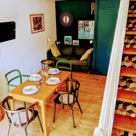 House With Terrace And Access On Foot Vakantiehuis